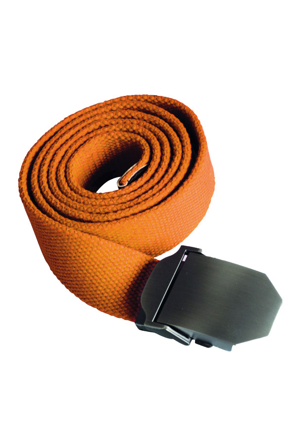 Close-up of a robust Korntex workwear belt with metal buckle on dark-coloured work trousers