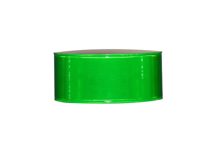Schnappband „Porto“ in Silber mit Metallkern, PVC-Oberfläche und Velvet-Innenseite, flexibel für Handgelenk, Arm oder Knöchel.