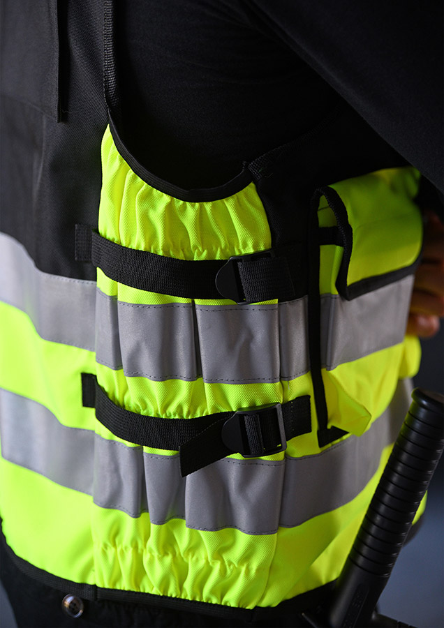 Tactical safety vest “Stammheim” - Elastic waistband and 360° visibility